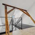 Apartamento Spacious Two-storey With A Terrace In The Center