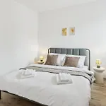 Spacious Two-storey With A Terrace In The Center Apartamento