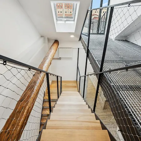 Spacious Two-storey With A Terrace In The Center *