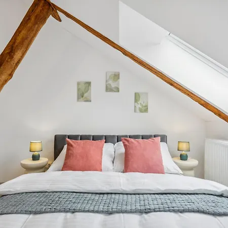 Апартаменты Spacious Two-storey With A Terrace In The Center *